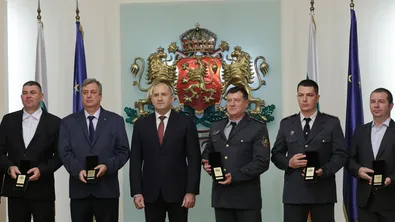 Румен Радев награди пожарникари и доброволци