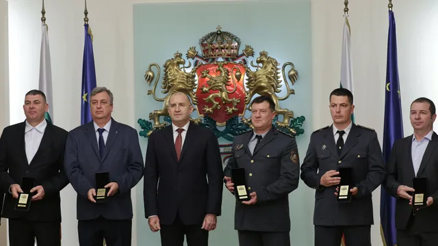 Румен Радев награди пожарникари и доброволци