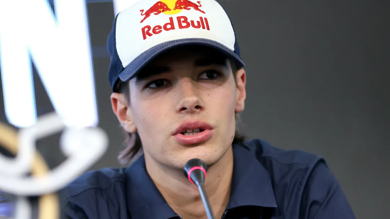 На финала на сезона във Формула 2 санкционираха Никола Цолов