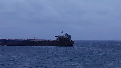 Руски танкер е в опасност от засядане край Ахтопол (СНИМКИ и ВИДЕО)