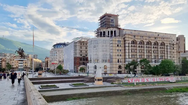 Груевски атакува, Заев отвръща: корупция, Русия и „гулаш“