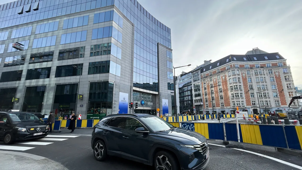 Строгите регулации на ЕС и конкуренцията от Китай тласкат европейската автомобилна индустрия към сериозни загуби