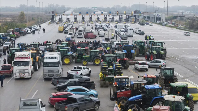 Крит под блокада: фермерският протест затвори летища и прекъсна транспорта