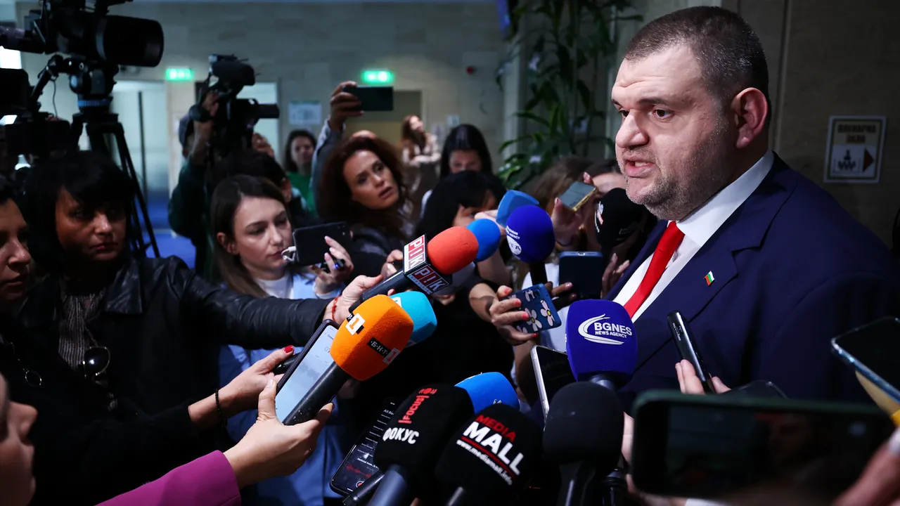 Пеевски призова за "разум и спокойствие". И да не се "чупи държавата"