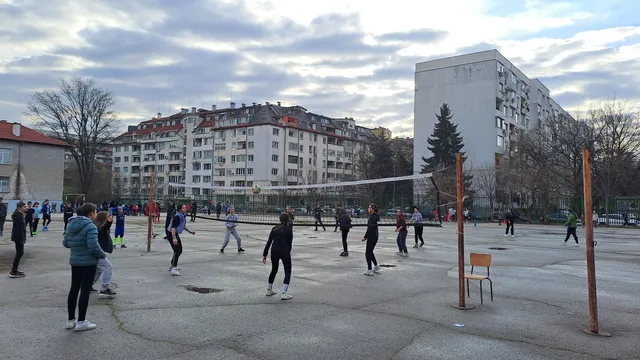 "Дворът - сърцето на училището": Столичното 36 СУ участва в проекта на Столична община "Решава София"