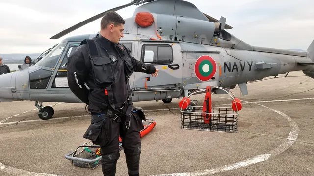 Пети ден танкерът "Кайрос" е край бреговете на Ахтопол