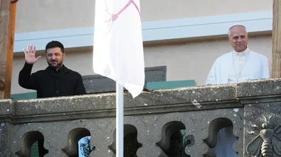 Папа Лъв XIV към Зеленски: Продължаването на диалога е ключ към „справедлив и траен мир“