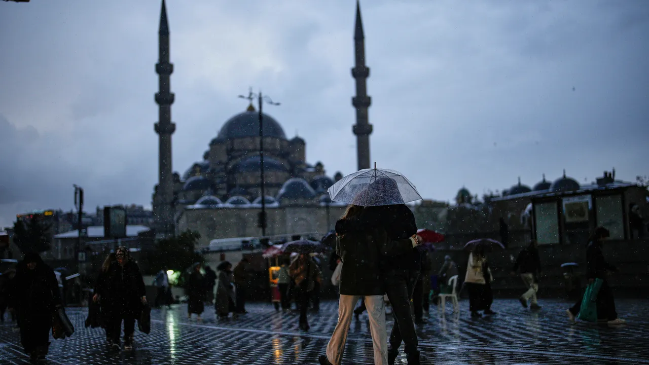 Разследванията срещу опозицията и диалогът с ПКК белязаха годината в Турция