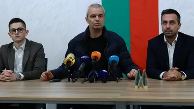 "Възраждане" обвиниха властта в бездействие заради танкера край Ахтопол