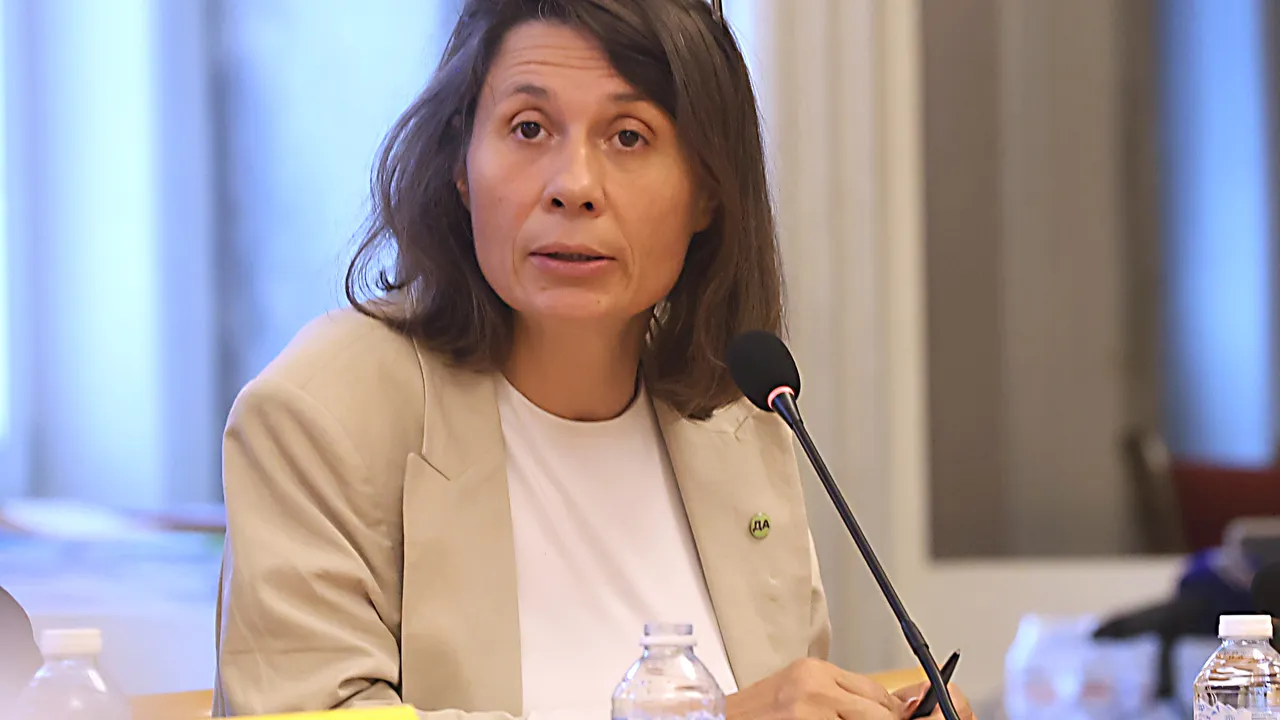 Мижав интерес: ПП-ДБ със странно поведение по време на дебатите  (ВИДЕО)