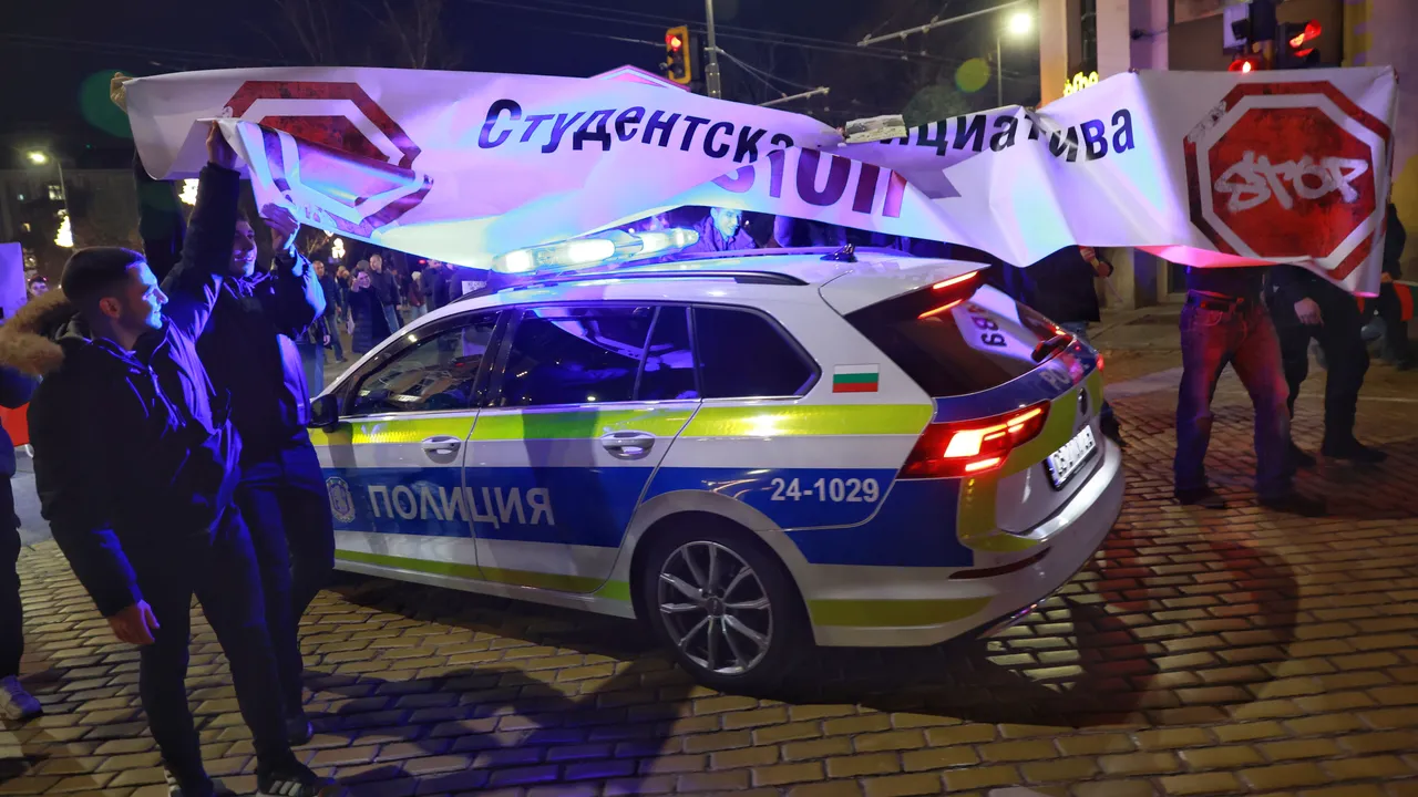 Десетки задържани на антиправителствения протест в София
