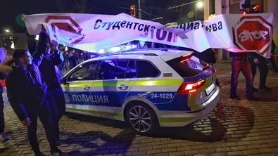 Десетки задържани на антиправителствения протест в София