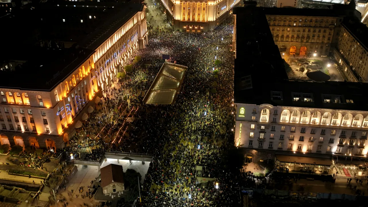 Протестът приключи мирно с изпълнение на националния химн