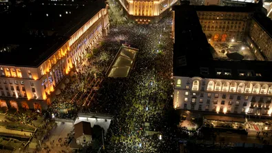 Протестът приключи мирно с изпълнение на националния химн