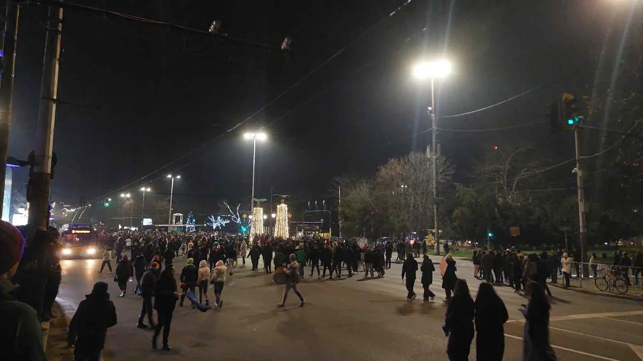 Протестиращите блокираха Орлов мост (ВИДЕО)