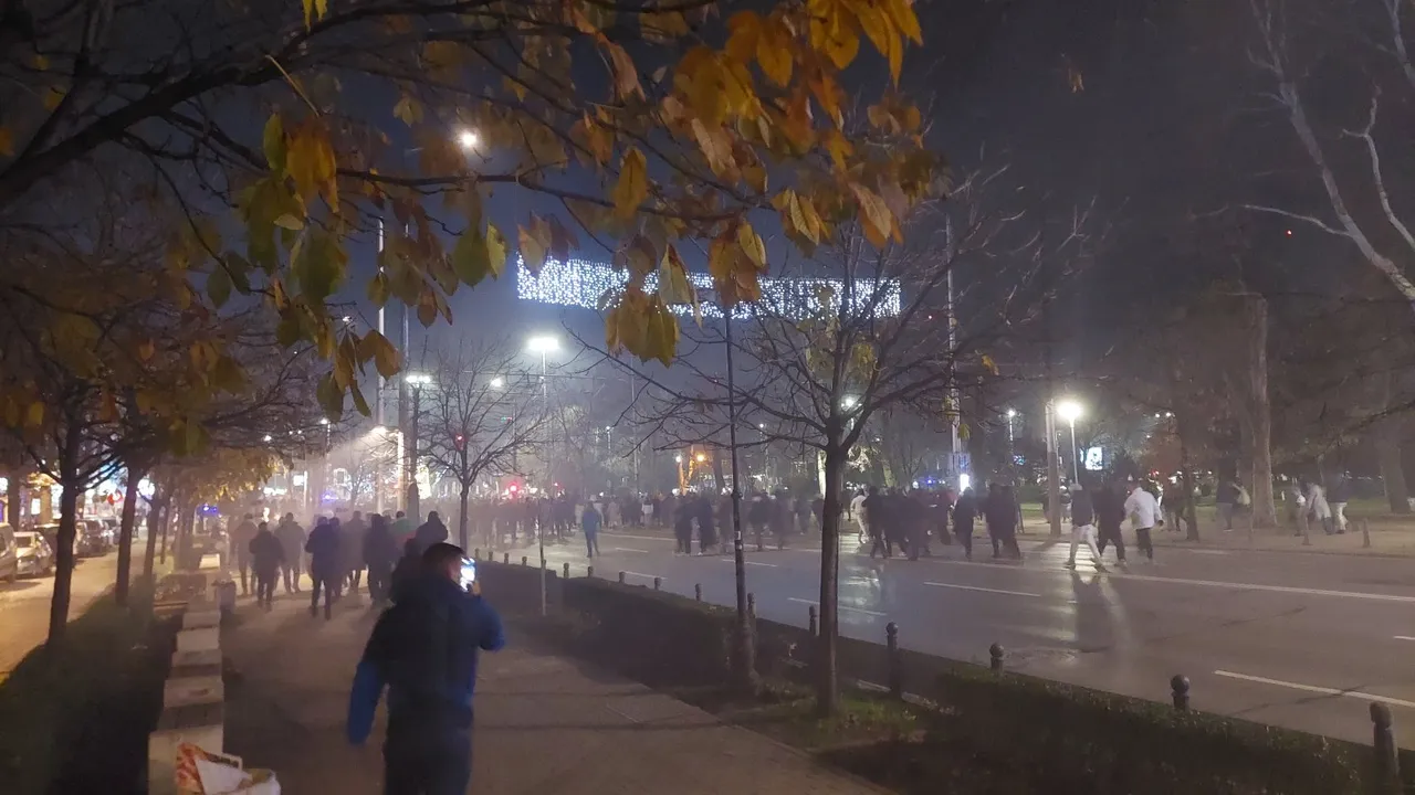 Репортер изгонен от протестиращи, блокирали Орлов мост (ВИДЕО)