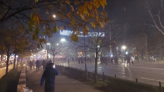 Репортер изгонен от протестиращи, блокирали Орлов мост (ВИДЕО)