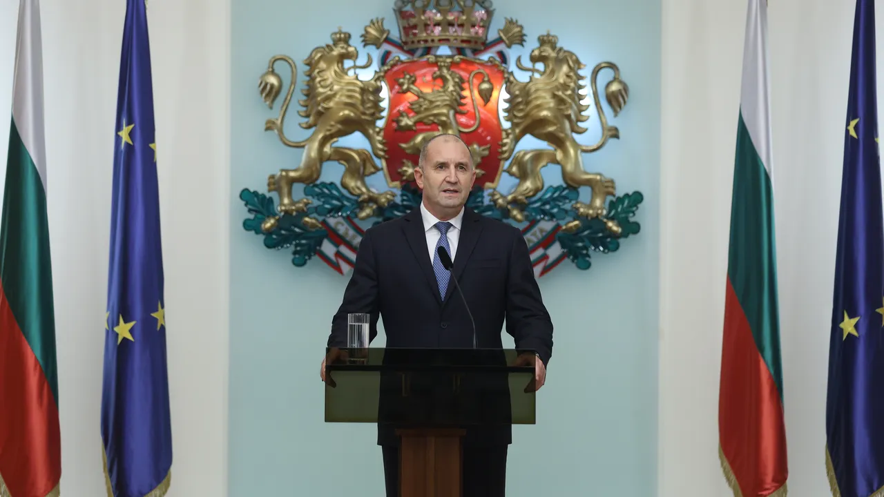 Радев: Хората изпревариха парламента и тази вечер гласуваха недоверие на кабинета