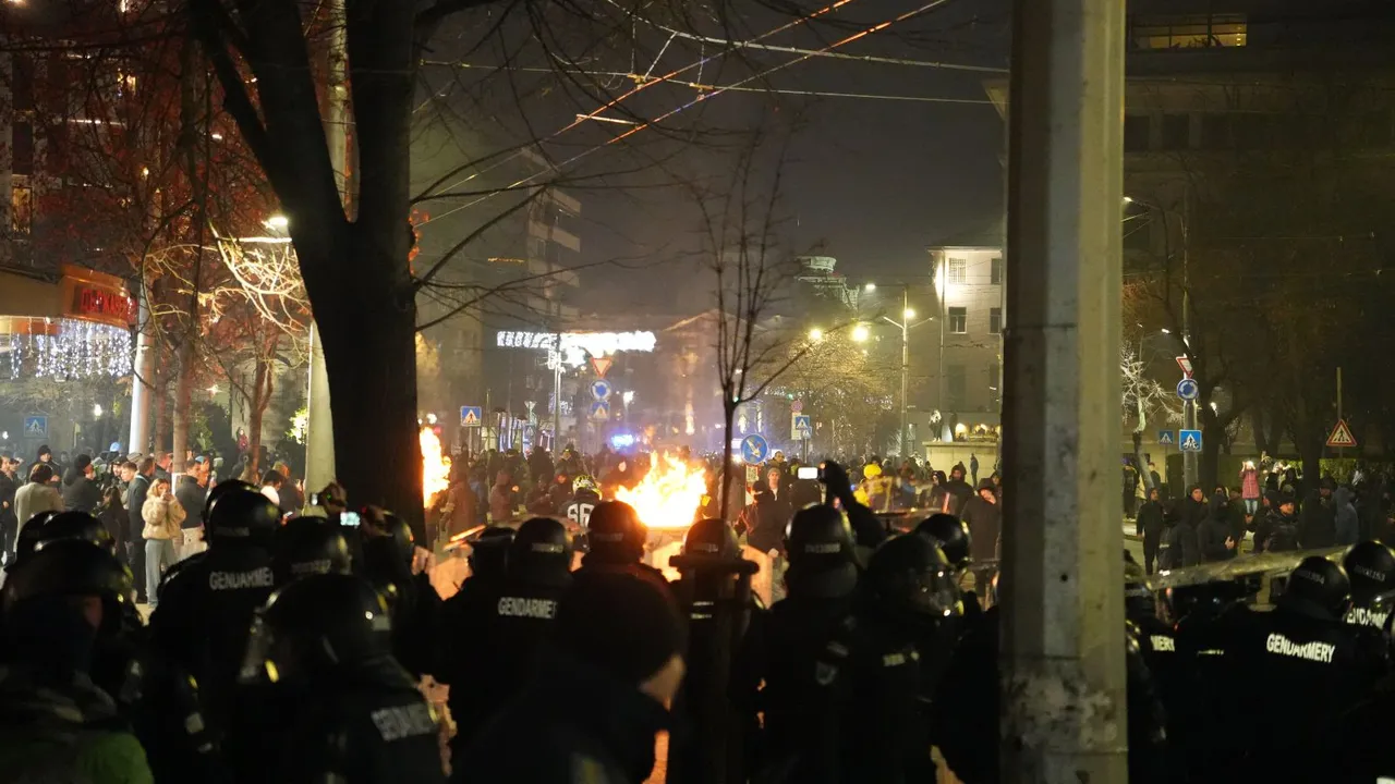 Ескалация: Полицейски кордон и бомби пред централата на ДПС - НН