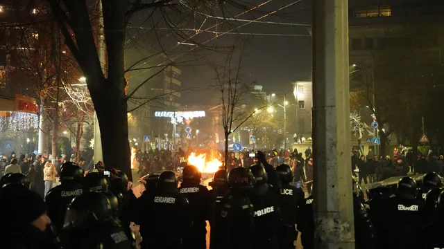 Запалени кофи и пиратки: ескалацията след протеста