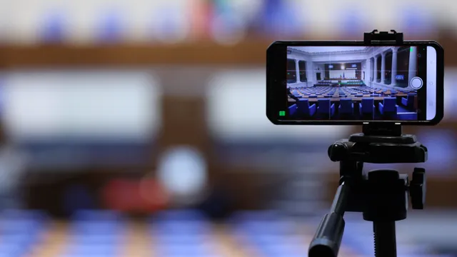 Парламентът гласува вота и първите бюджети в евро