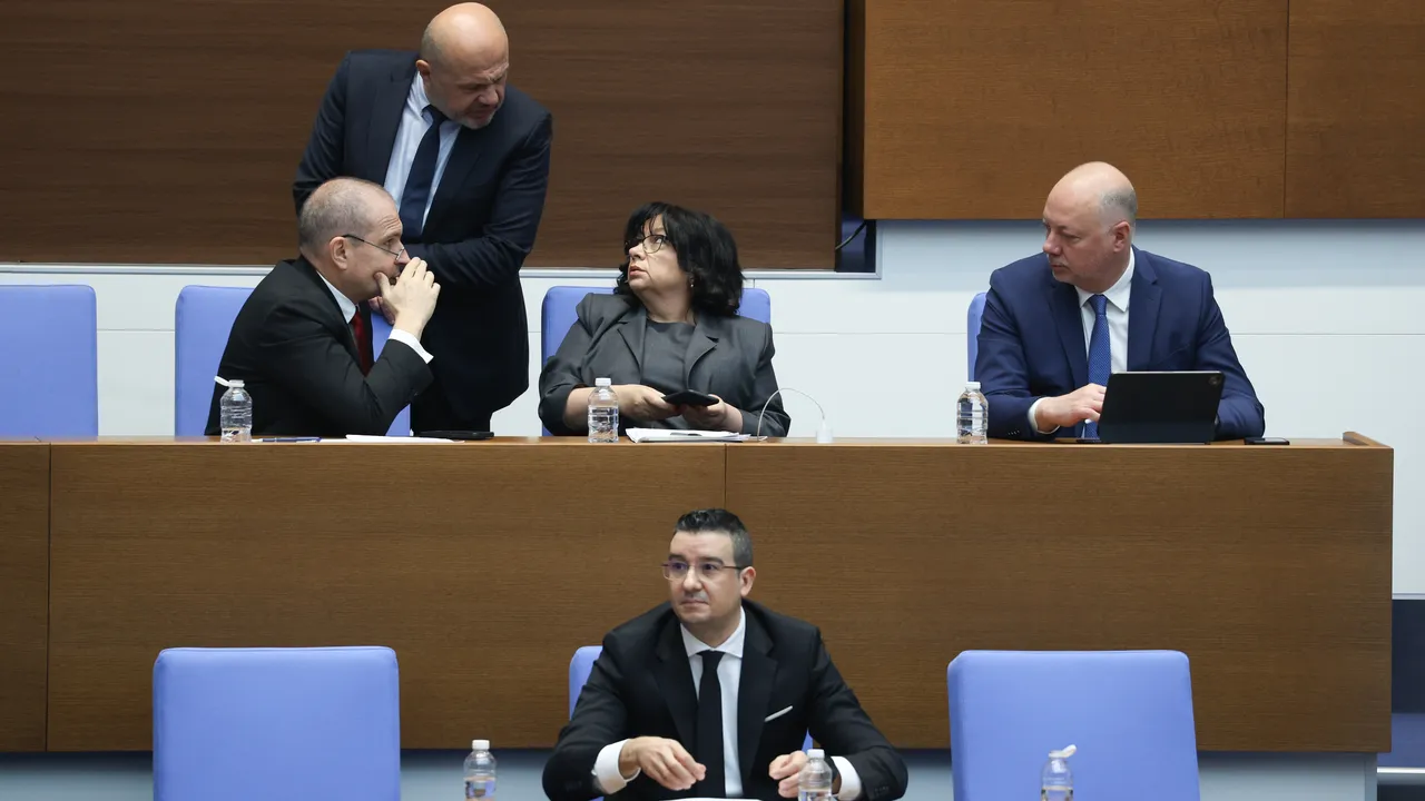 В парламента: 30 минути почивка преди гласуването на вота