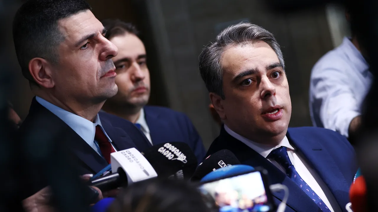 Асен Василев към медиите: Аз разпоредих това безобразие