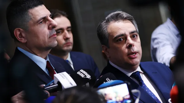 Асен Василев към медиите: Аз разпоредих това безобразие