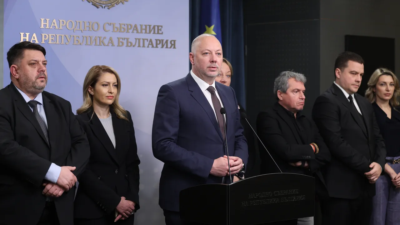 Министър-председателят Росен Желязков депозира оставката на Министерския съвет