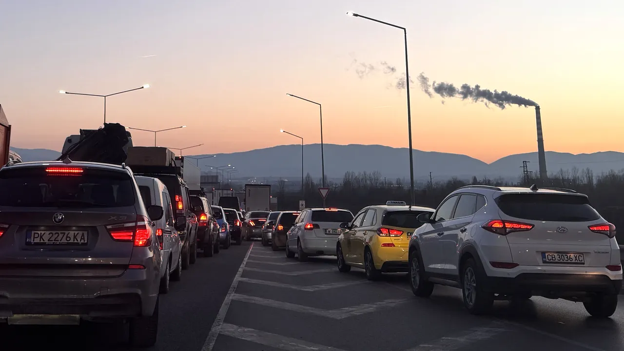 Катастрофа затруднява движението по "Цариградско шосе" (ВИДЕО)