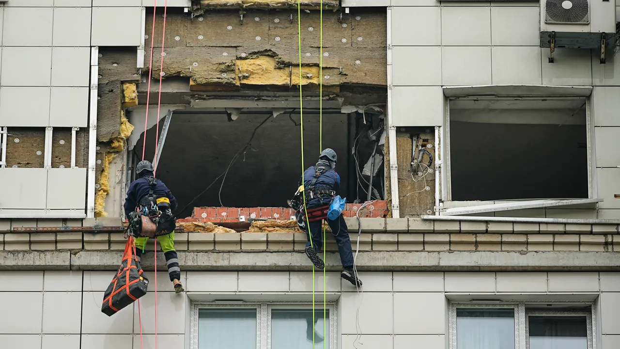 Украински дрон е ударил жилищен блок в руския град Твер