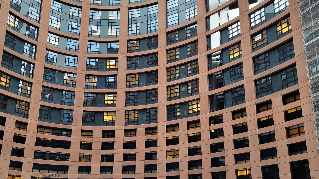 ЕК след оставката на кабинета: Няма пречки за влизане в еврозоната