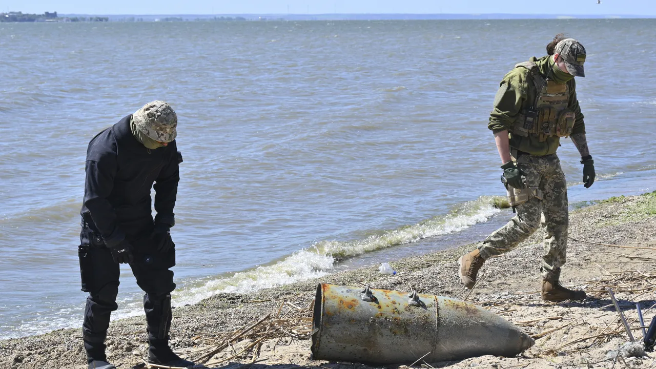 Одеска област под масирана нощна атака с дронове и управляеми бомби
