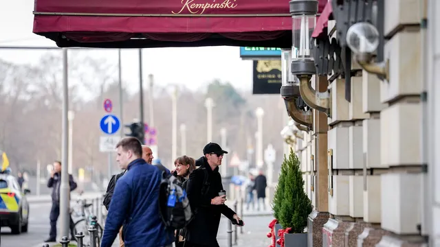 Стив Уиткоф и Джаред Къшнър пристигнаха в Берлин за преговори за прекратяване на огъня в Украйна