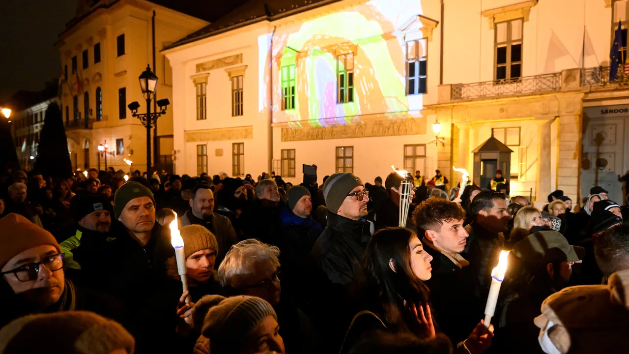 Хиляди унгарци излязоха на протест в Будапеща с искане за оставката на Орбан след скандал с насилие над деца