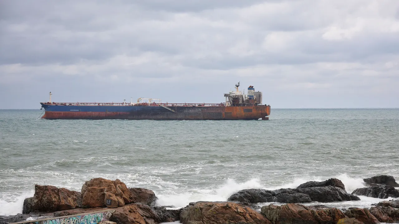 „Кайрос“ готов за изтегляне към Бургаския залив