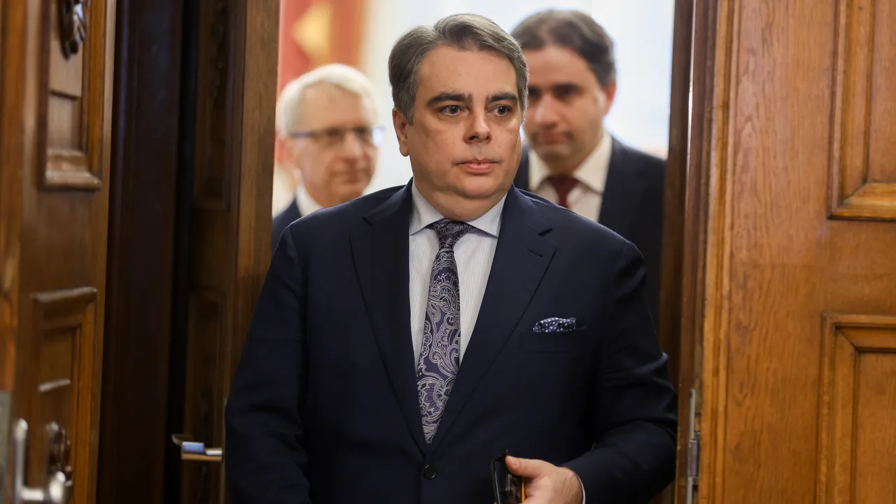 Асен Василев: Невъзможно и силно нежелателно е ново управление в текущия парламент