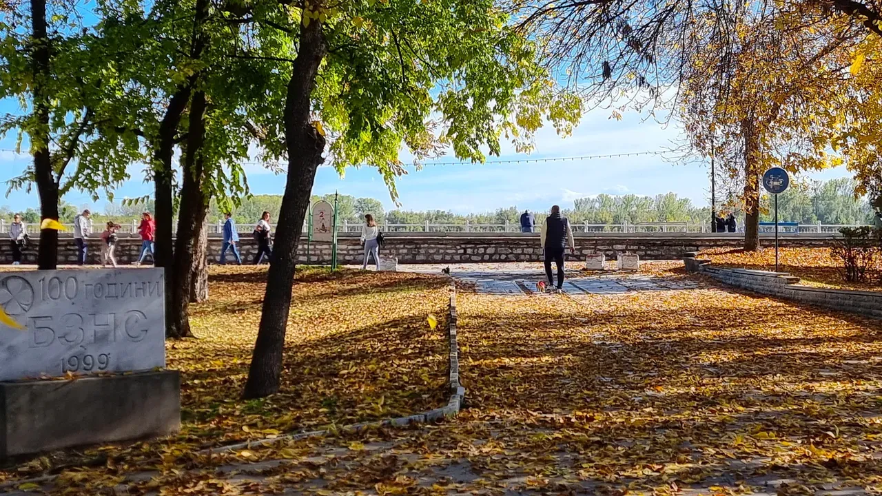 Тихо и слънчево ще бъде времето утре