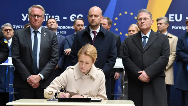 ЕС прие нови санкции срещу Русия на фона на продължаващите преговори за мир в Украйна