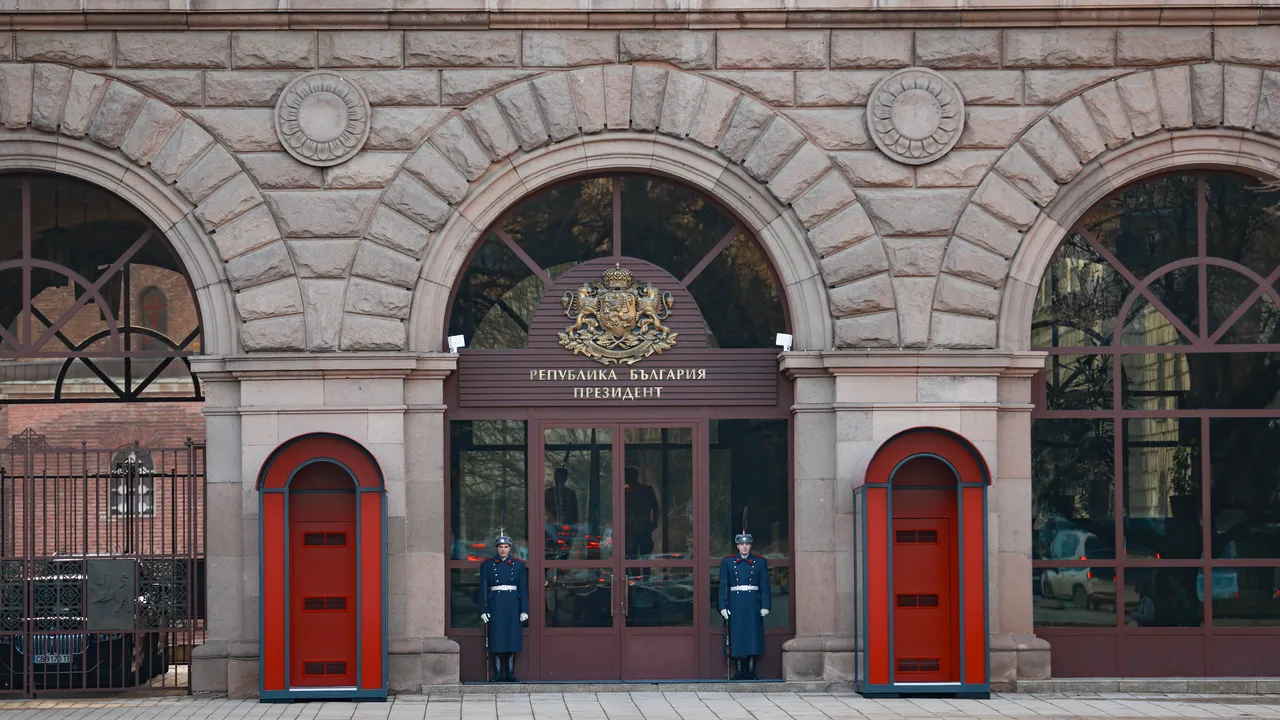 Продължават консултациите при президента