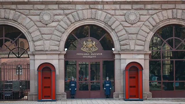 Продължават консултациите при президента