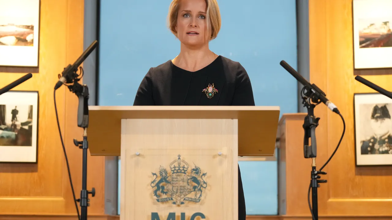 Шефът на МИ-6: Путин протака преговорите и използва тактики на сплашване срещу критиците на Русия