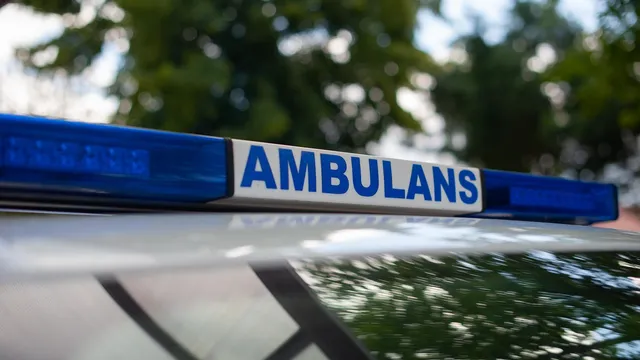 15-годишно дете е блъснато от кола пред училище