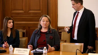 Сачева: Редовният бюджет е в парламента, може да бъде гласуван