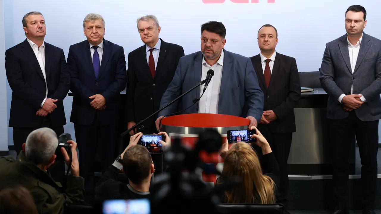 Ръководството на БСП си тръгва, Зафиров остава