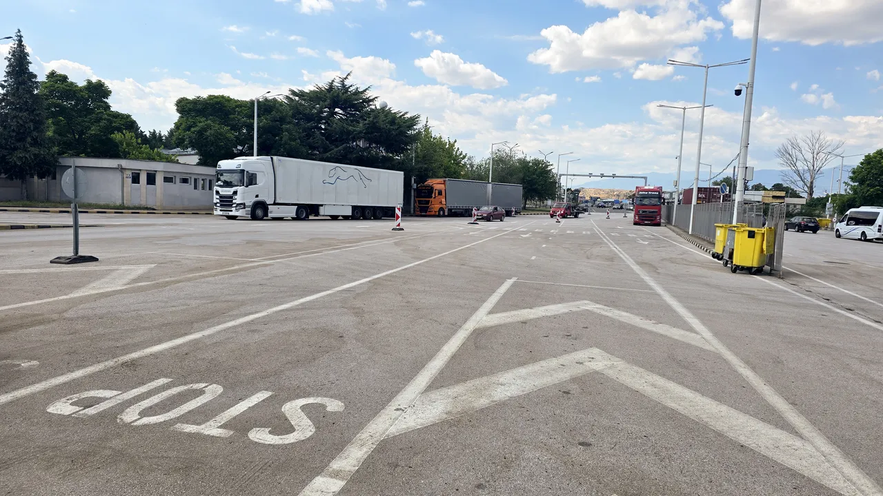 Движението за камиони по ГКПП „Кулата-Промахон“ е възстановено