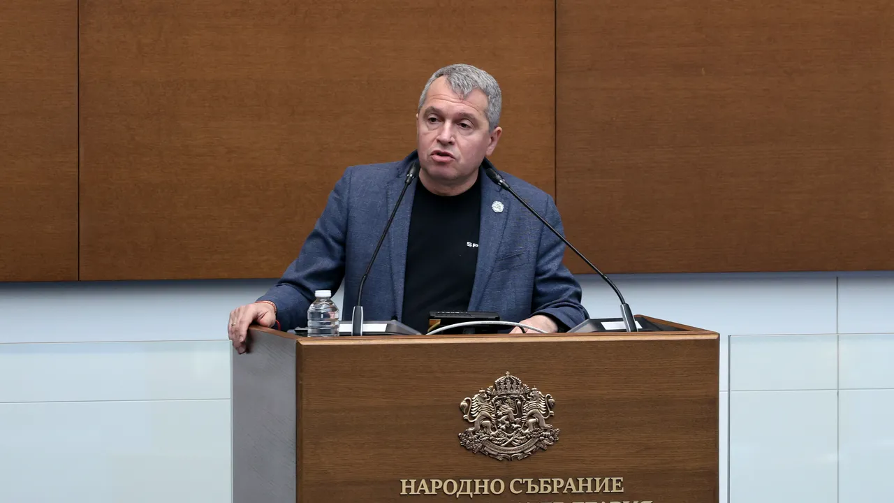 Тошко Йорданов: „Възраждане“ са деструктивна партия