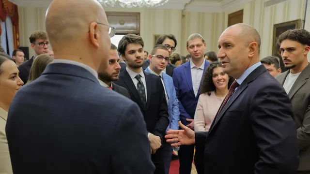 Румен Радев: Младите имат чувство за достойнство и дълг