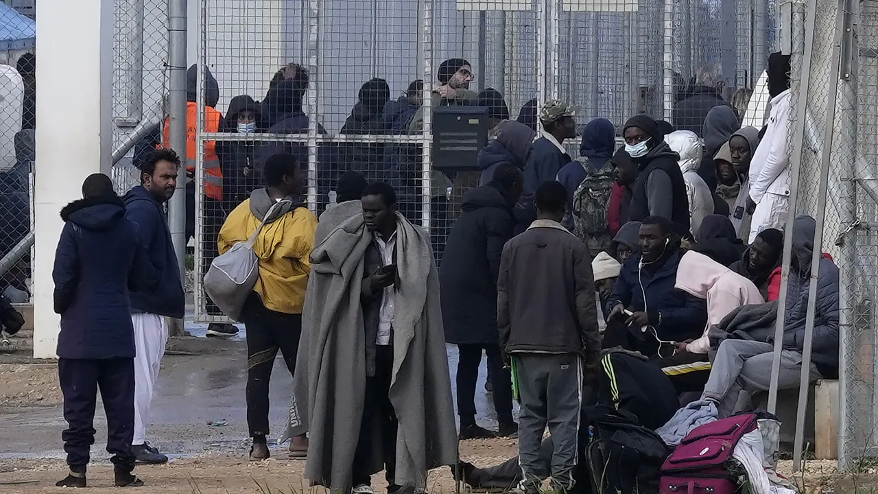 ЕС и Европейският парламент се договориха за нови правила за депортиране на кандидати за убежище