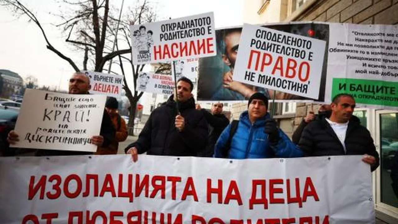 Протест за споделено родителство пред парламента